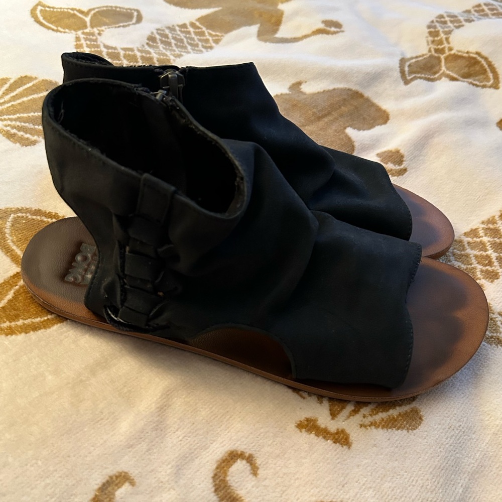 Women’s - Billabong Black Side Zip Sandals - Size 6